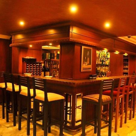 Legend Hotel Бейрут Экстерьер фото