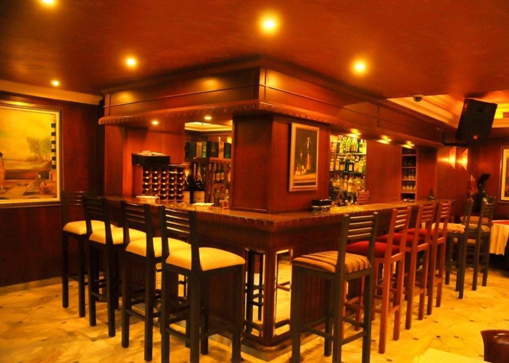Legend Hotel Бейрут Экстерьер фото