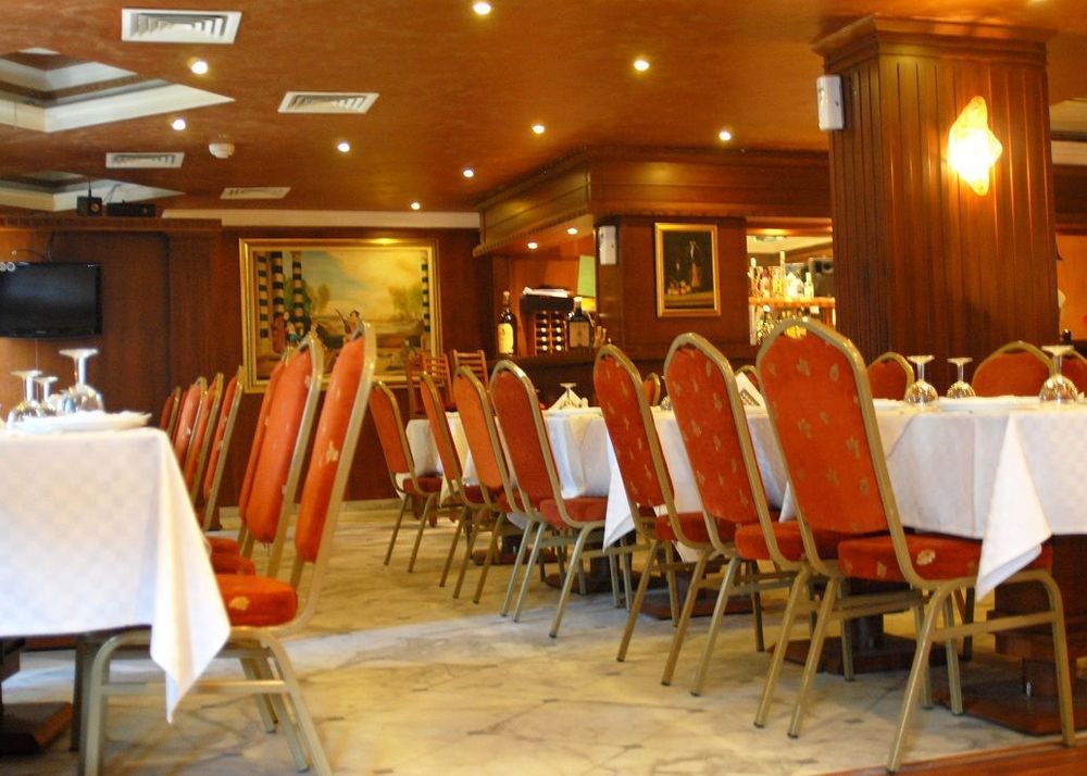 Legend Hotel Бейрут Экстерьер фото