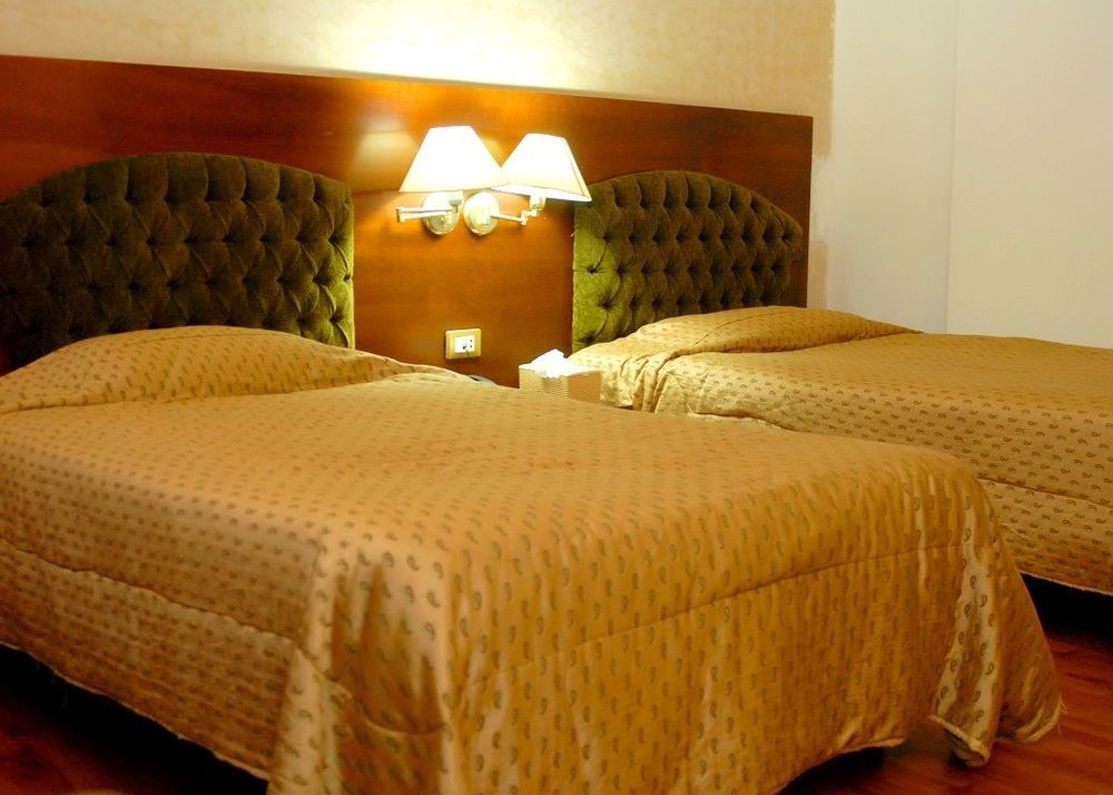 Legend Hotel Бейрут Экстерьер фото